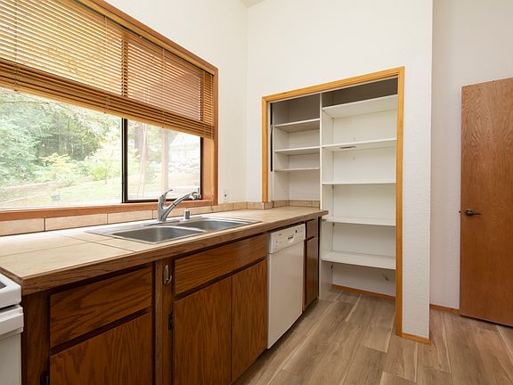 5th image of 35905 3rd Ave SW #B