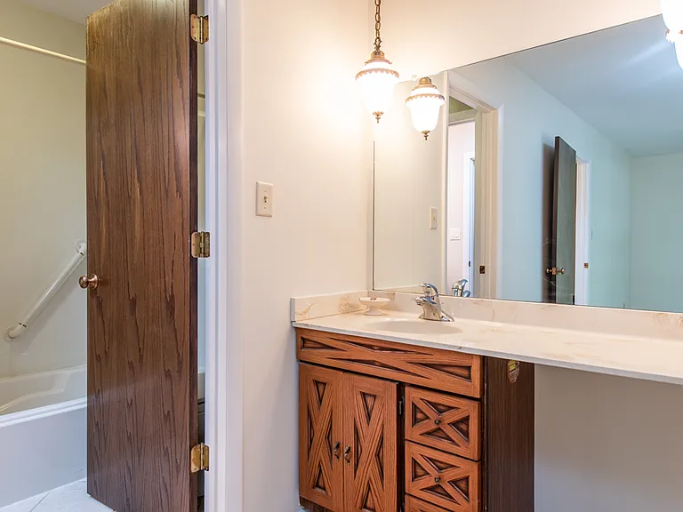 801 Hughes Pl — Photo 8