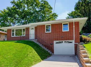 3205 Fairlane Dr, Des Moines, IA 50315