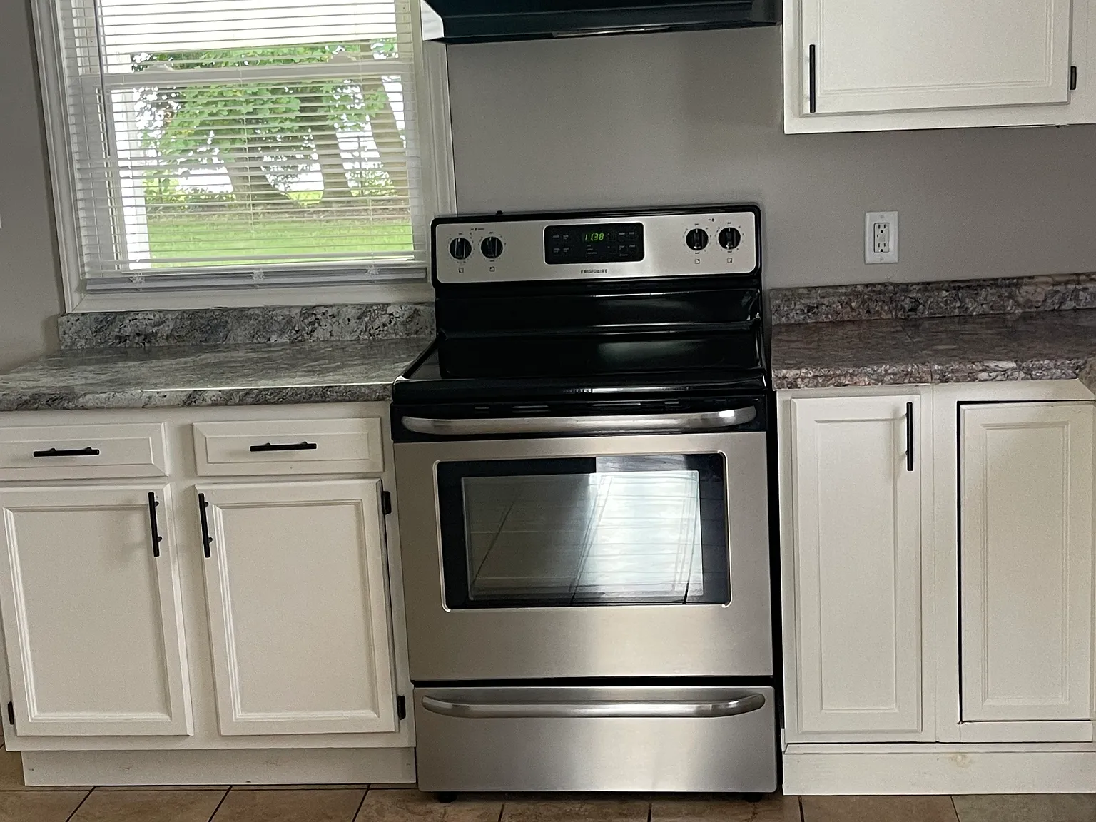 3 bed, 816 sqft, $1,300 — Photo 4