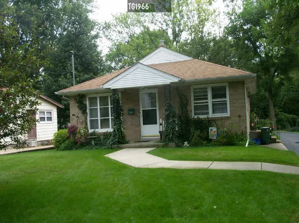 708 Spruce St, Dixon, IL 61021