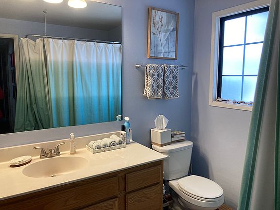 4th image of 1652 Shaw Pl