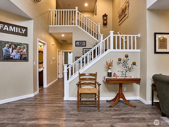 3rd image of 28091 Maple Ridge Way SE