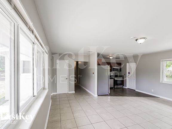 3rd image of 1236 NW 18th St