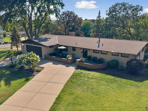 4501 Terracewood Dr, Bloomington, MN 55437