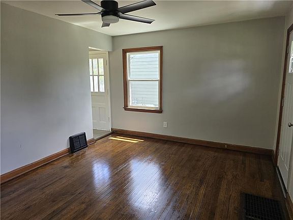 4th image of 772 S Ogden Ave