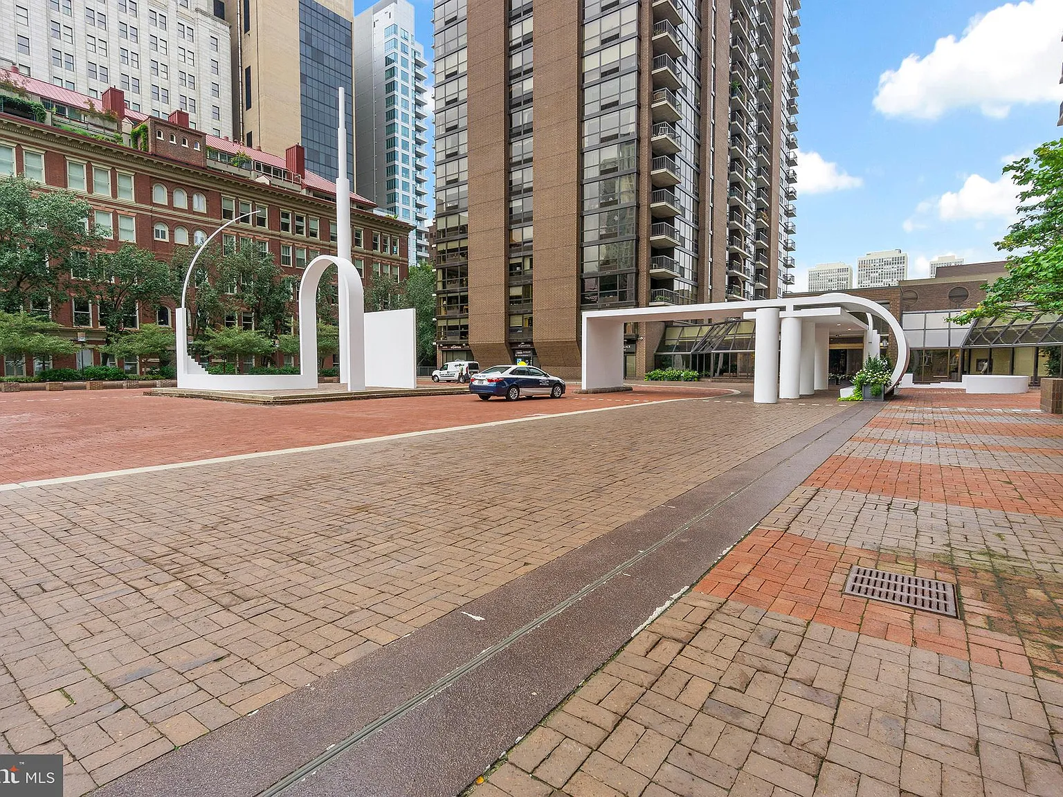 1 bed, 850 sqft, $2,250 — Photo 2