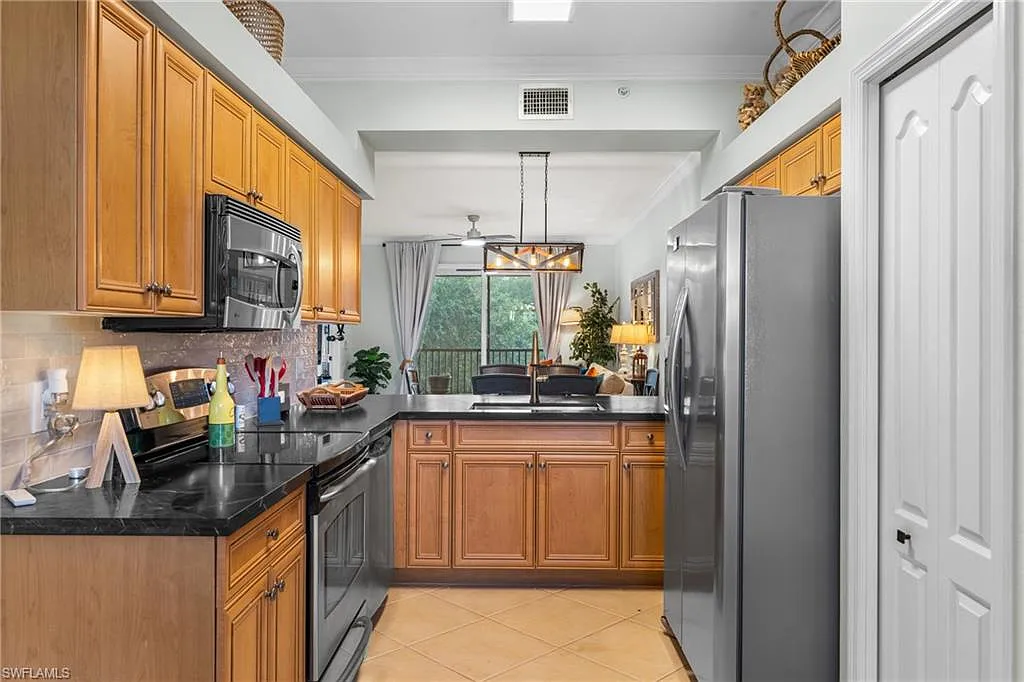 2 bed, 2.0 bath, 1194 sqft, $2,250 — Photo 2