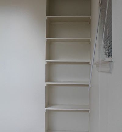 Built in Shelving in Bedroom
