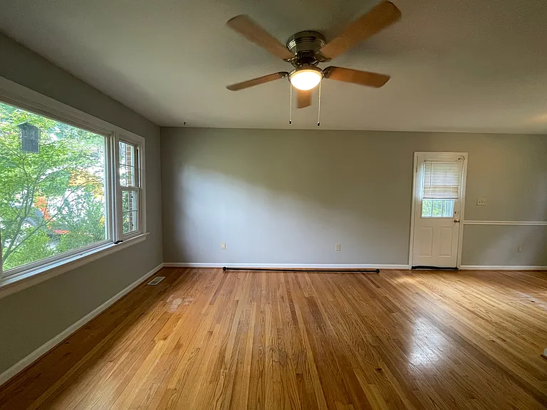 1139 Ardmore Dr — Photo 3