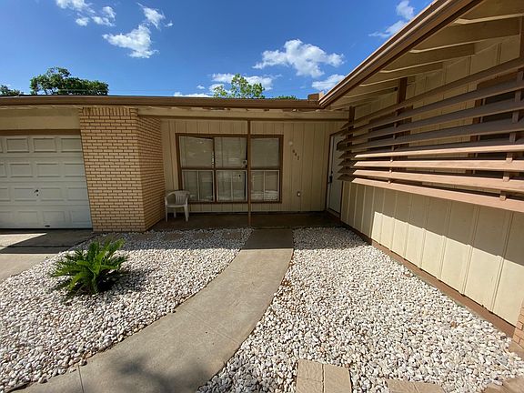5th image of 647 Karen Ln