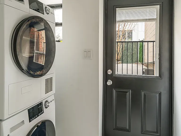 31 Orient Ave #PARLOR — Photo 8