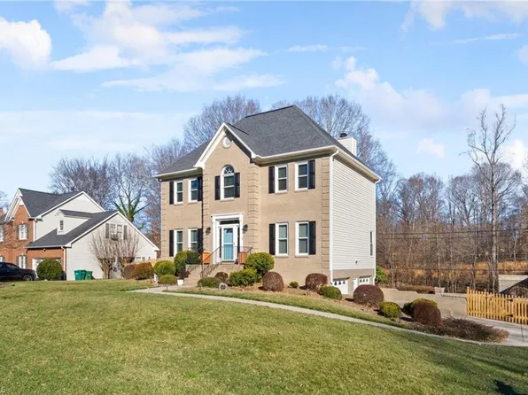 100 McKnights Trce, Clemmons, NC 27012
