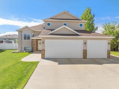 3433 Woodside Dr SE, Minot, ND, 58701