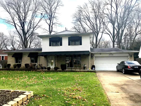 28100 Goldengate Dr E, Lathrup Village, MI 48076