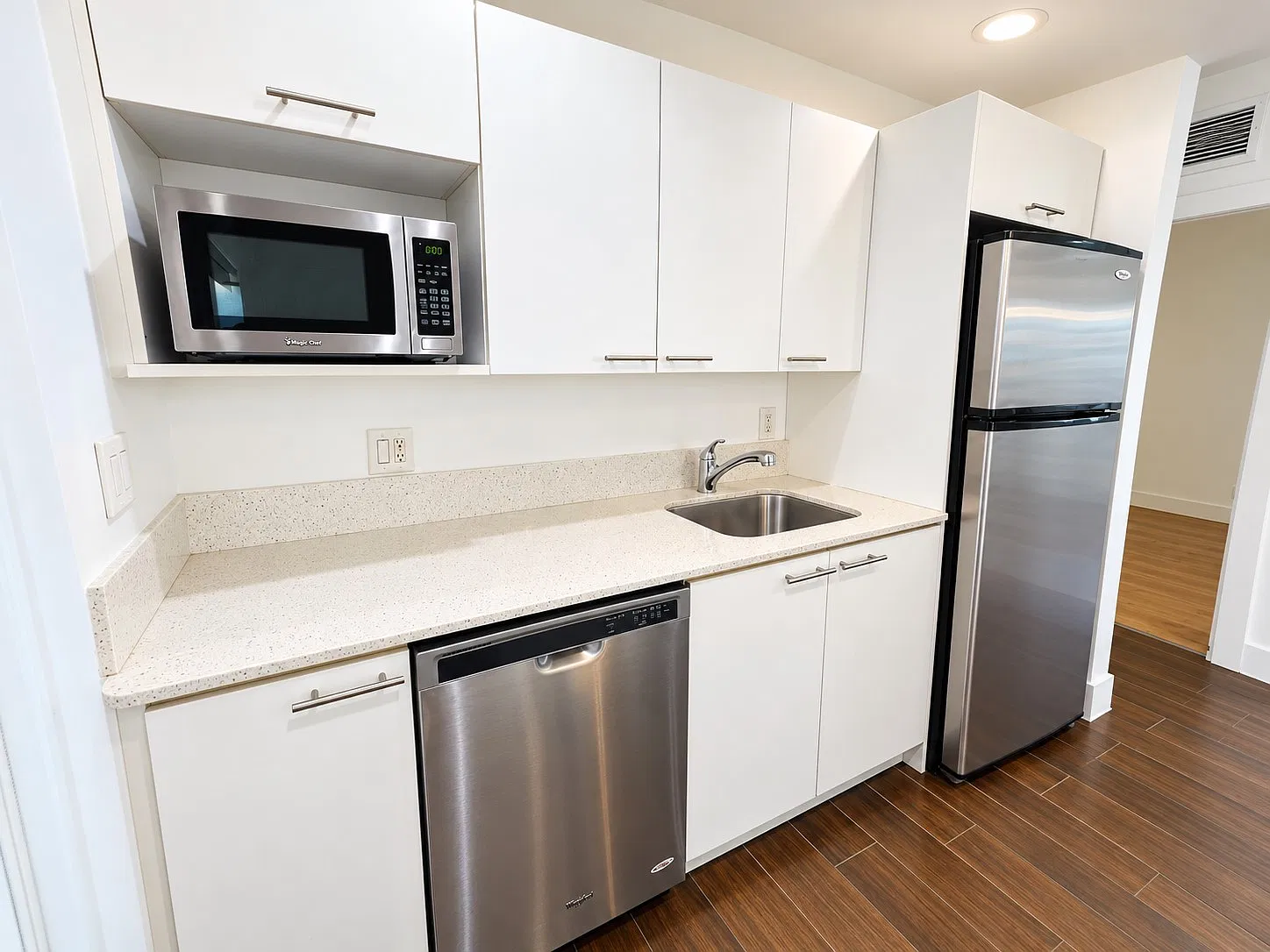 1 bed, 850 sqft, $2,750 — Photo 4