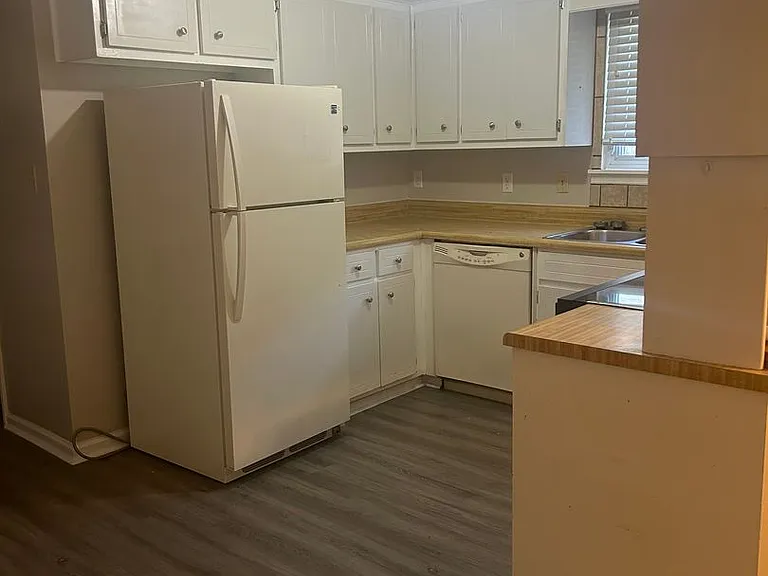 2403 Deodara Dr — Photo 4