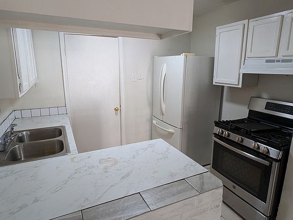 4th image of 7732 Dorsett Dr