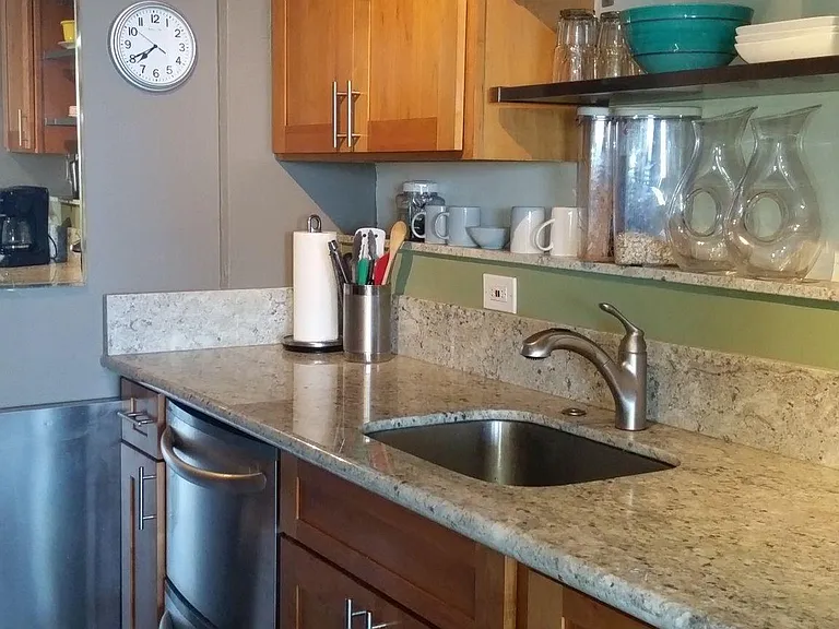 Great kitchen for cooking, double dishwasher