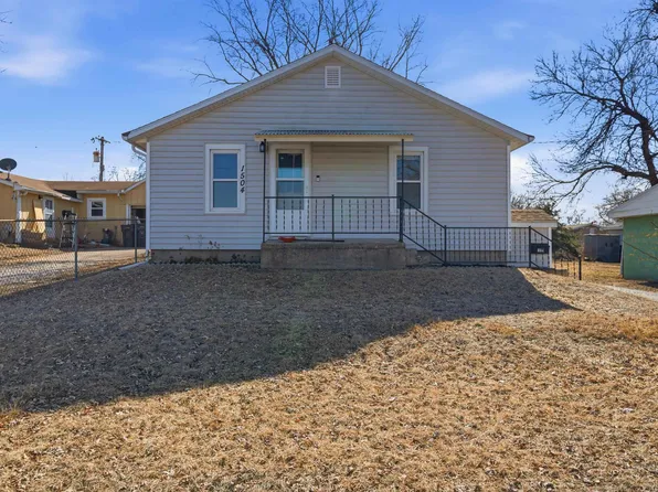 1504 Henry St, Pekin, IL 61554