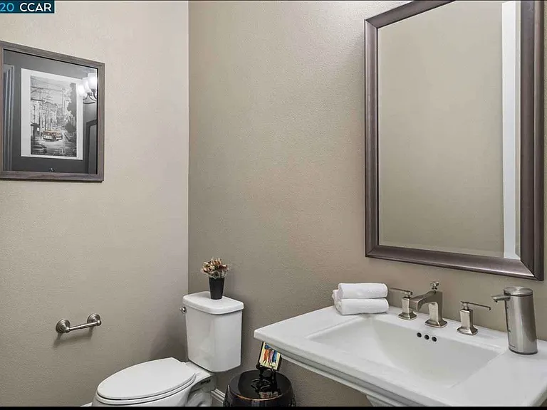 2049 Elderberry Dr — Photo 30
