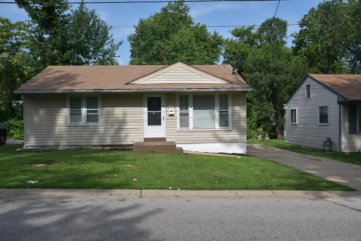 6137 Jefferson Ave photo 1