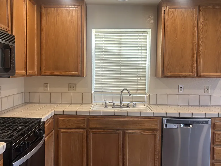 3431 Arizona Ave — Photo 3
