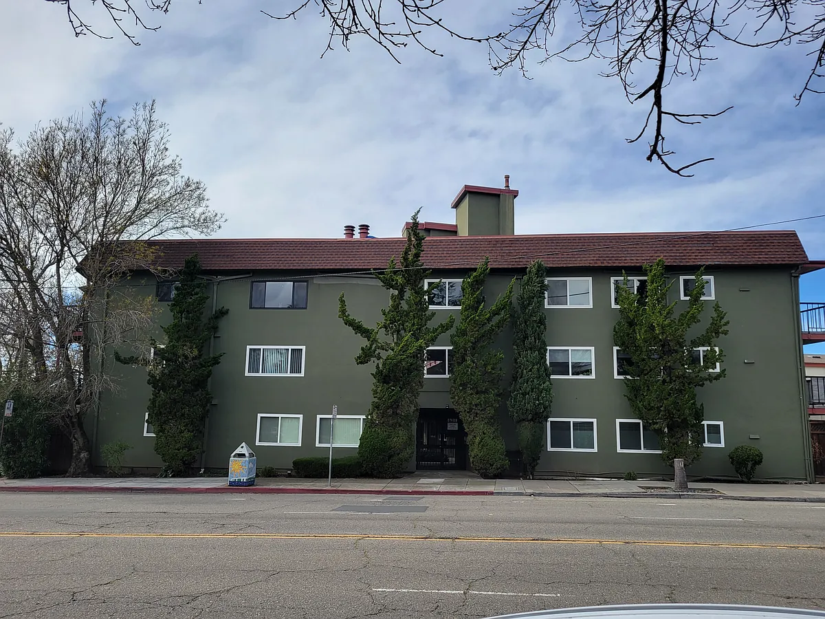 Building Photo - 6211 Telegraph Ave #22
