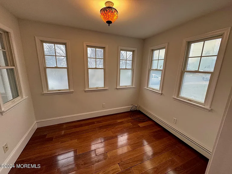 503 Forman Ave — Photo 3