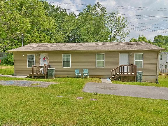 2nd image of 1004 Lynn Dr #1