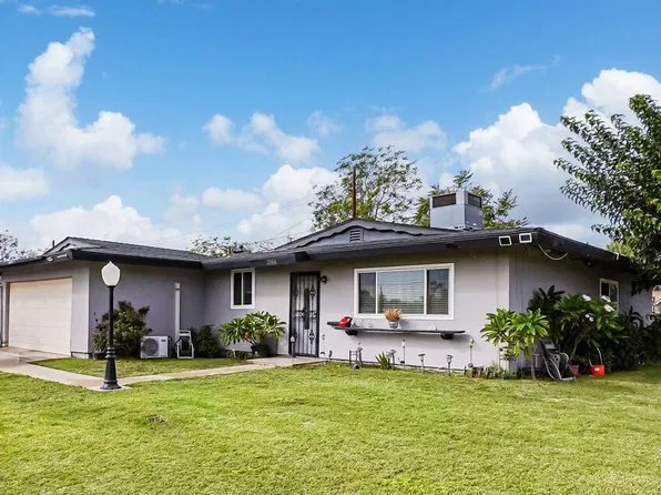 2588 Byron St, Highland, CA 92346