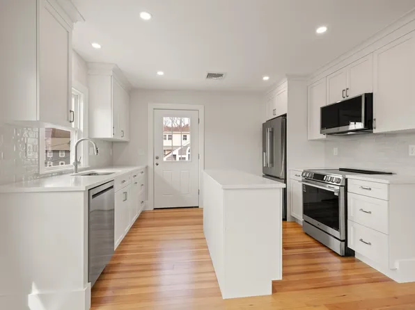156 Waverley St #156, Belmont, MA 02478