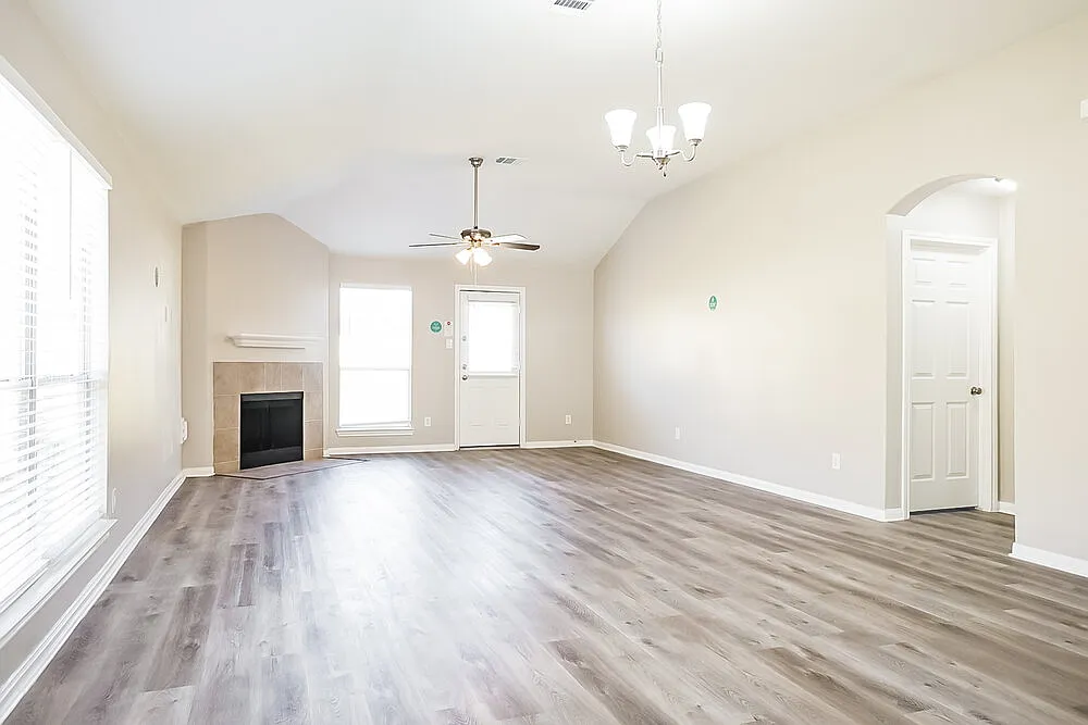3 bed, 2.0 bath, 1634 sqft, $1,920 — Photo 4
