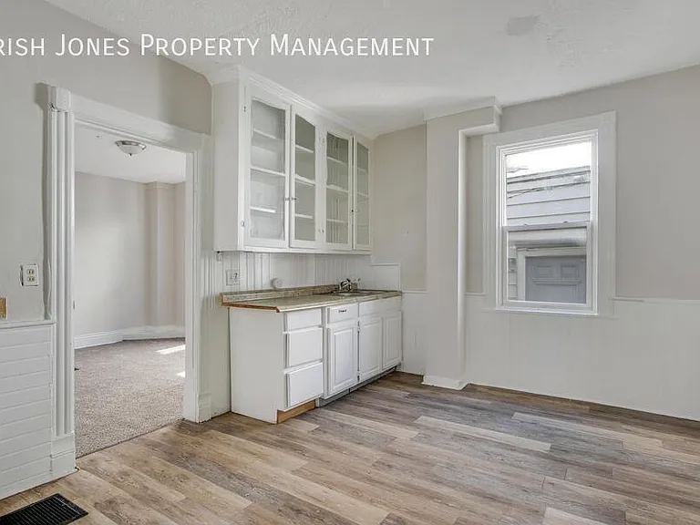 222 W Ferry St — Photo 6