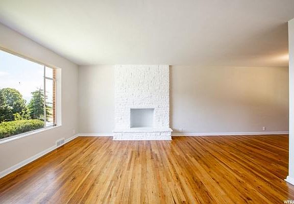 4th image of 2435 E Emerson Ave