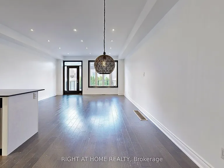 31 Lady Evelyn Cres — Photo 19