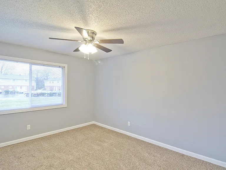 1124 University Dr — Photo 11