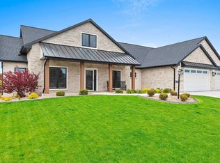 532 Royal Saint Pats Dr, Wrightstown, WI 54180