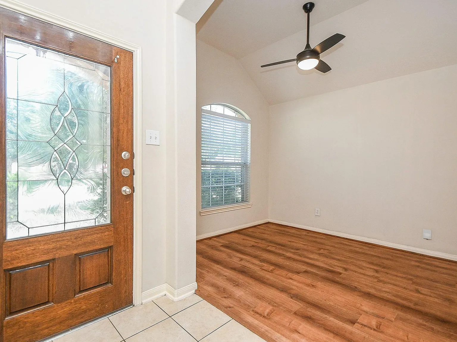 3 bed, 2.0 bath, 1634 sqft, $2,200 — Photo 3
