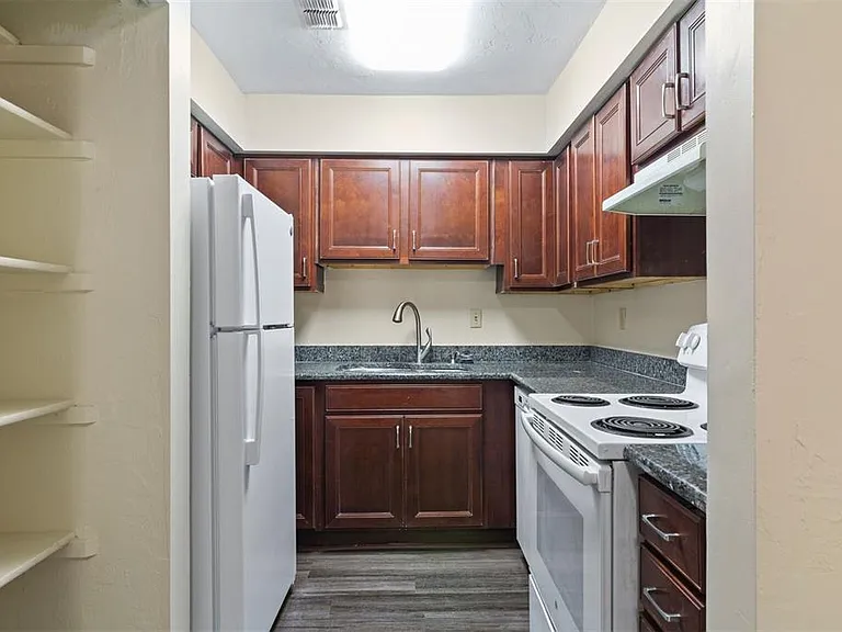 2635 SW 35th Pl #301 — Photo 12
