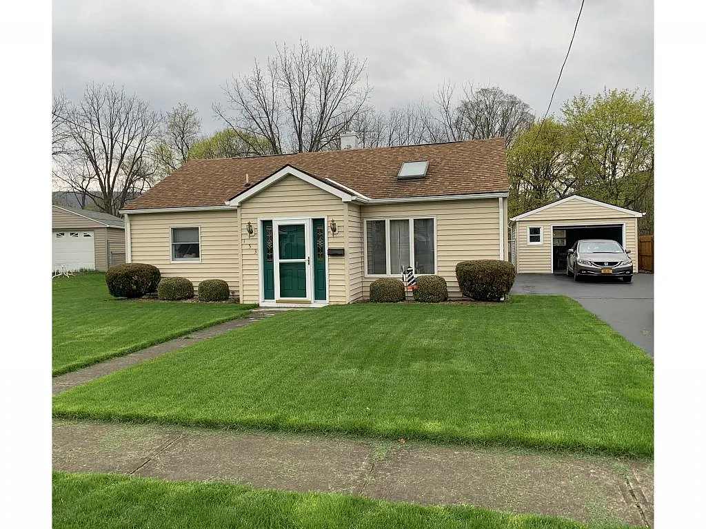 153 Catalpa Dr photo 1