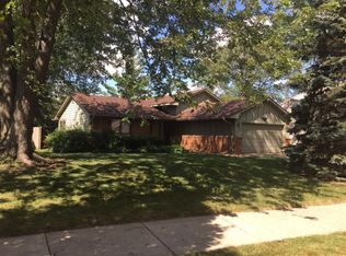 2915 Winter Dr, Troy, MI 48083