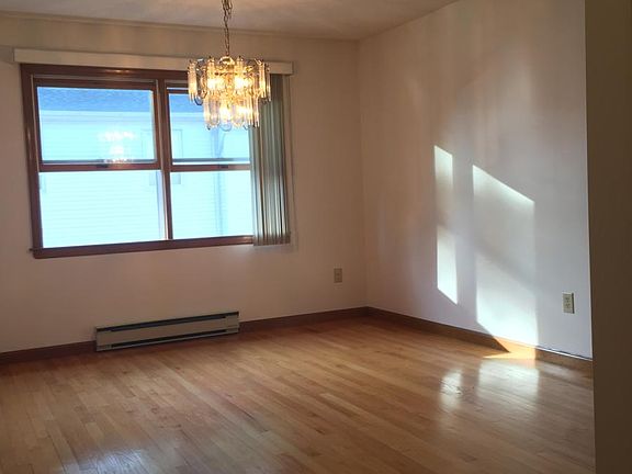 Dining room fits a 10 person table