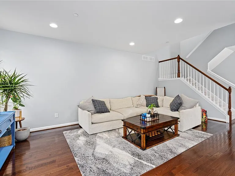 301 Redclover Ln — Photo 17