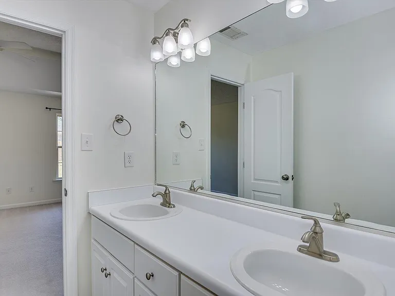 610 Butler Springs Cir — Photo 25