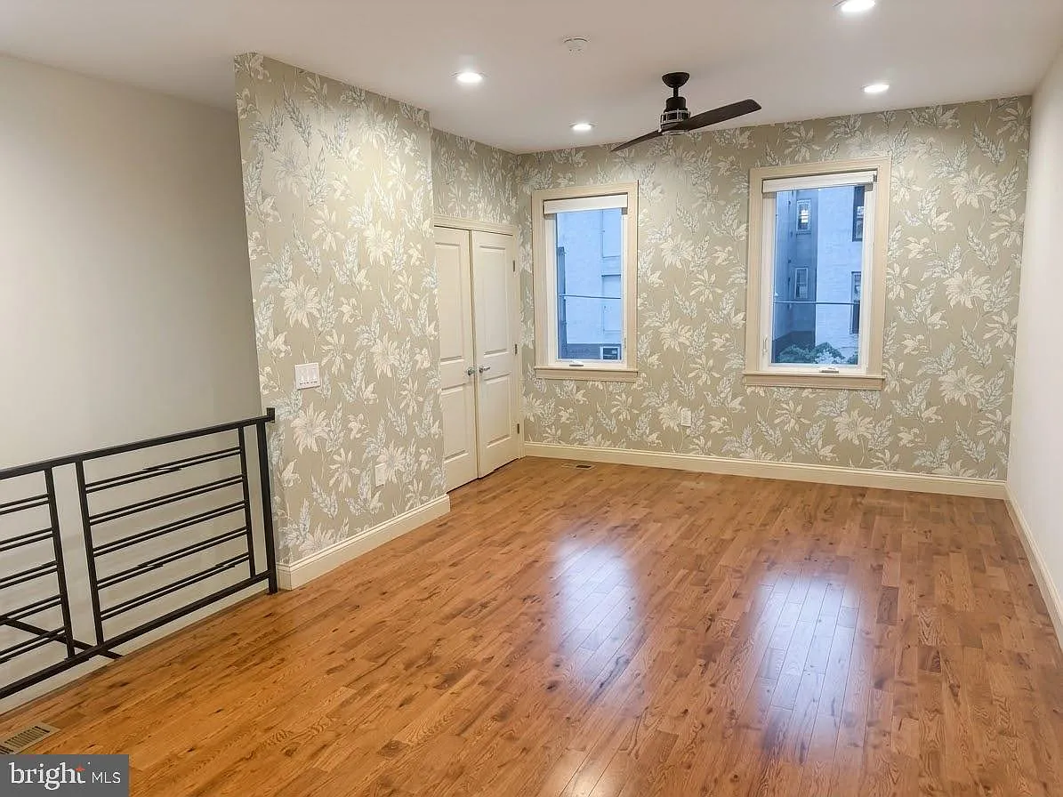 3 bed, 3.0 bath, 1908 sqft, $3,100 — Photo 2