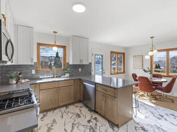 495 Village Dr, Columbus, OH 43214