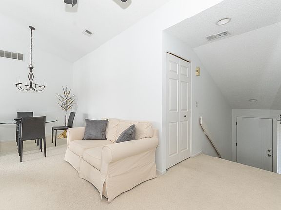 5th image of 7667 Blackmar Cir