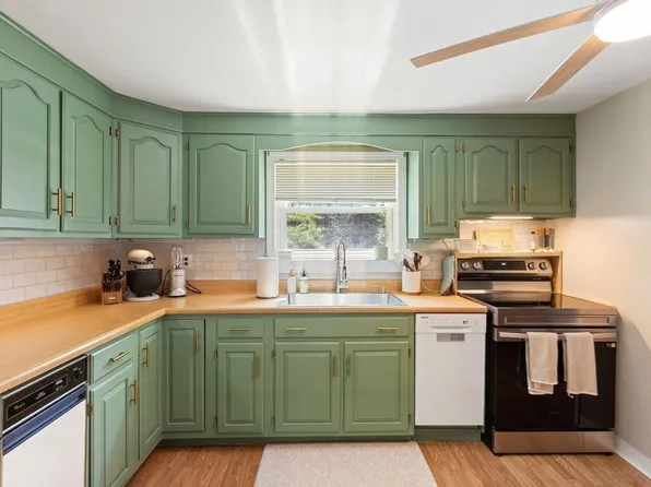 1569 Main St, Tewksbury, MA 01876