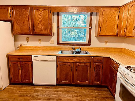 3rd image of 608 Waterwood Bnd